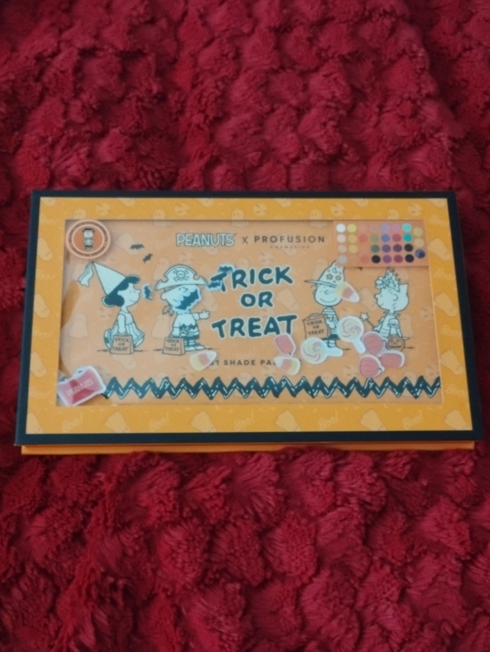 Peanuts x Profusion 'Trick or Treat' Eyeshadow 31 Shade Palette With Pin